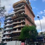 Hay barrios en donde hoy conviene comprar a estrenar pero las obras en ejecución marchan a buen ritmo como este edificio en Chacarita Hay barrios en donde hoy conviene comprar a estrenar pero las obras en ejecución marchan a buen ritmo como este edificio en Chacarita