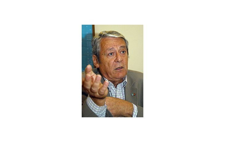 Carlos Kunkel.