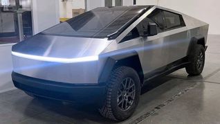 El Tesla Cybertruck combina diseño futurista, autonomía y potencia en todas sus versiones. El Tesla Cybertruck combina diseño futurista, autonomía y potencia en todas sus versiones.