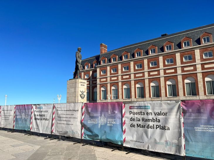La rambla, ícono de la Ciudad, deslucida para un evento de magnitud.