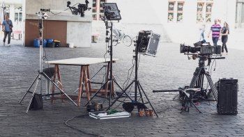 Christopher Nolan y Denis Villeneuve fueron quienes, entre otros, se pronunciaron en contra y se quejaron por la medida.&nbsp;