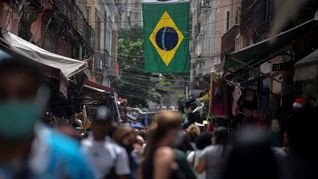Morosidad récord: La mora crediticia en Brasil alcanzó un máximo de 5,6% en mayo, superando niveles de crisis pasadas.