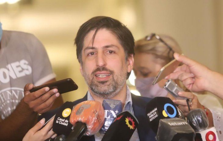 Trotta firmó el DNU que suspende las clases presenciales en AMBA