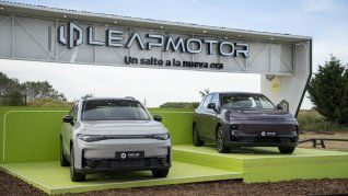 Leapmotor C10 (izquierda) y B10, los de vehículos eléctricos de la marca