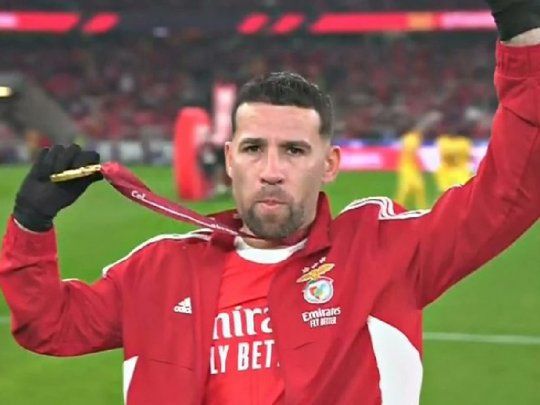 Otamendi jugará en Benfica hasta 2025.