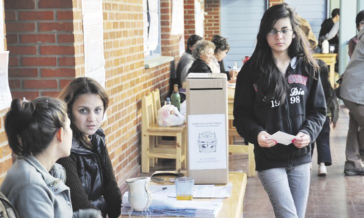 avance. Santa Fe era el único distrito donde los jóvenes no estaban habilitados para votar gobernador, aunque sí podían hacerlo para las categorías nacionales, como la de presidente y vicepresidente.
