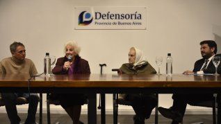 Estela de Carlotto junto a Herenia Sánchez Viamonte en la inauguración del salón Madres y Abuelas de Plaza de Mayo.