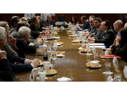 Lanzan nuevas líneas de crédito para la compra de camiones y colectivos por $ 2.000 millones