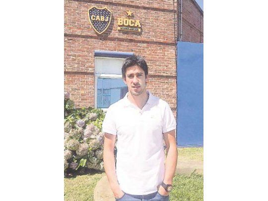 Pablo Pérez debió salir de la práctica de fútbol y terminó con hielo en los gemelos de su pierna derecha. Se perdería el superclásico.