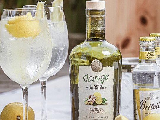 La sugerencia de preparación -perfect serve- es con tónica. Un 50% Savage y 50% tónica.