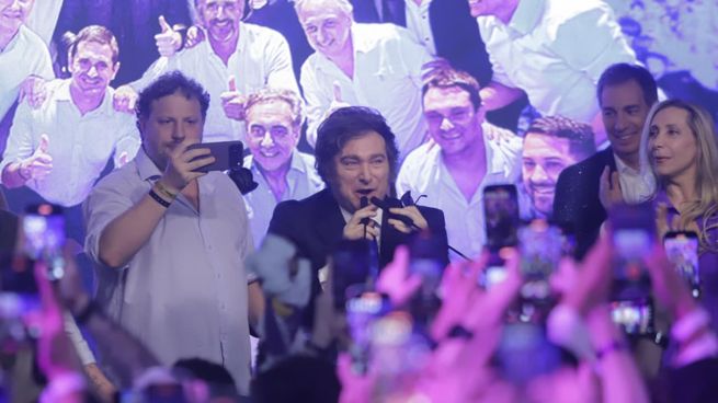El presidente Javier Milei durante su discurso de victoria en las elecciones legislativas. 