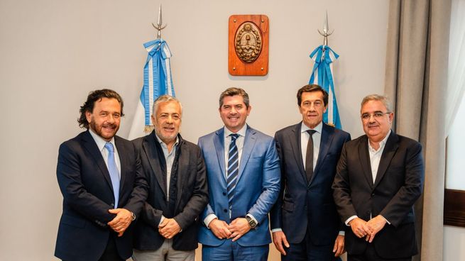 Los cinco gobernadores que se reunieron en San Juan.