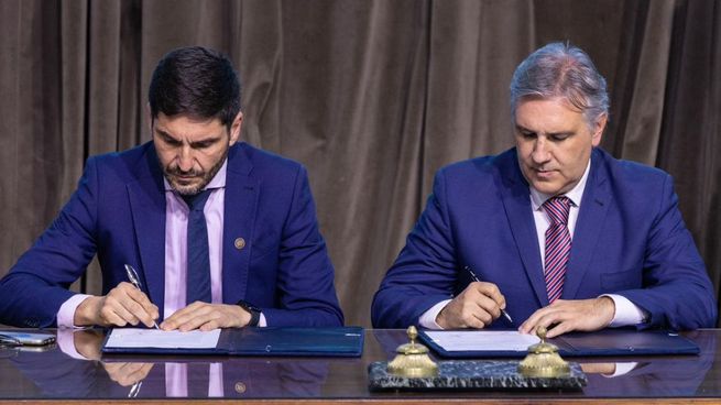 Maximiliano Pullaro y Martín Llaryora.