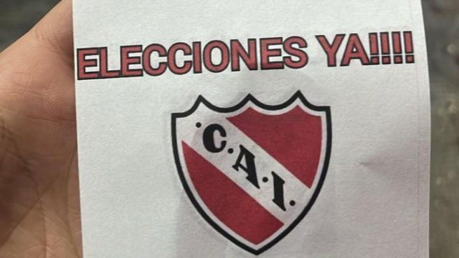 Los panfletos que circularon en Independiente en contra de la comisión directiva y pidiendo el adelabtamiento de las elecciones.