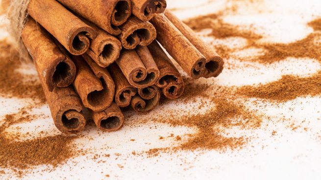 La canela es una especie que posee componentes beneficiosos para el organismo.