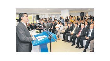 ámbito.com | El gobernador Capitanich fue uno de los oradores ayer en el acto de inauguración de la Bolsa de Comercio de Chaco. En marzo funcionará a pleno.