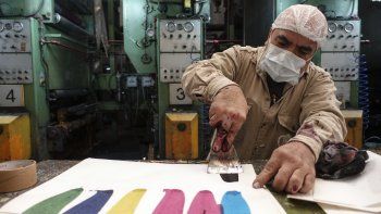 La actividad industrial bajó 2,2% interanual en julio, pero creció 8,4% mensual, destacó la UIA.