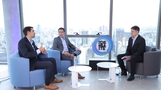 Cristian Brau, de Santander, y Nicolás Razzetti, de Banco Credicoop, analizaron la coyuntura del sector durante el primer panel de Ámbito Debate sobre Finanzas & Inversiones.