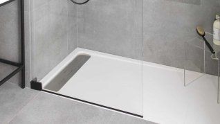 Las duchas al piso son la nueva moda en el diseño de interiores. Las duchas al piso son la nueva moda en el diseño de interiores.