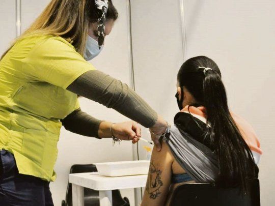 Horizonte. Fuerte avance en el ritmo de inmunización en la Provincia con el objeto de evitar nuevos picos de contagios.