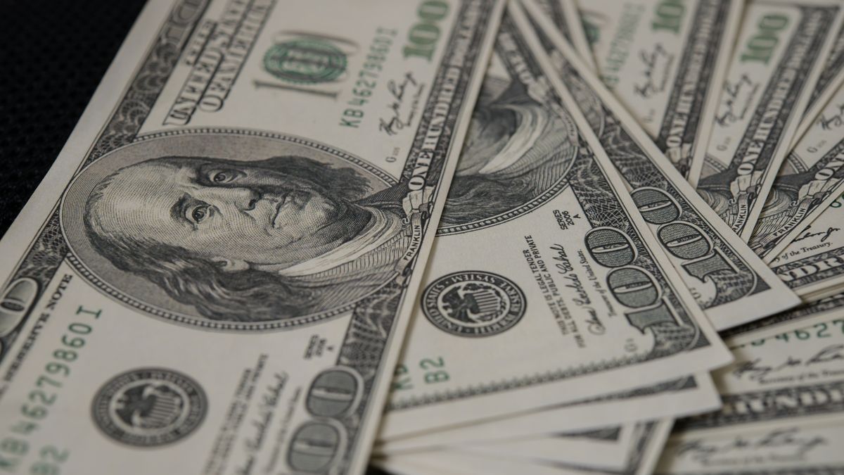 The dollar fell and completed a downward week