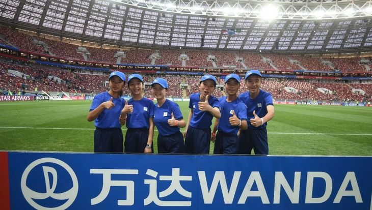 The presence of the Asian giant Wanda present with her promoters in the football stadiums.