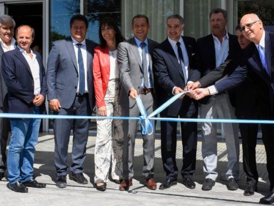 Junto al mandatario provincial estuvieron presentes el intendente de la ciudad capital de Neuquén, Mariano Gaido, como también el vicepresidente de Operaciones para Sudamérica de Hilton, Tom Potter y el gerente general de Hilton Garden Inn Neuquén, Francisco González. Asimismo, participaron los socios gerentes de ASPA, Juan Alberto Perilli y Omar Pirrello y la ministra de Turismo, Marisa Focarazzo.&nbsp;