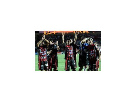 Festeja. Patronato de Paraná se dio un lingo gusto y eliminó a Newell´s de la Copa Argentina.