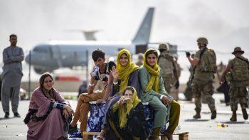 biden ordeno a aerolineas comerciales asistir en la evacuacion de afganistan