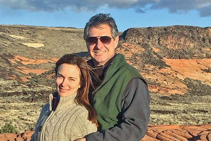 Tania Reif y su esposo José Luis Daza. Ella supo estar muy vinculada con los Soros. Como Director Ejecutivo y Jefe de Investigación de Mercados Emergentes del Morgan, Daza estableció una muy buena relación con Robert Merton quien tras el desastre del LTCM, en 2003, lo convocó para formar parte de Integrated Finance Limited. Tania Reif y su esposo José Luis Daza. Ella supo estar muy vinculada con los Soros. Como Director Ejecutivo y Jefe de Investigación de Mercados Emergentes del Morgan, Daza estableció una muy buena relación con Robert Merton quien tras el desastre del LTCM, en 2003, lo convocó para formar parte de Integrated Finance Limited.