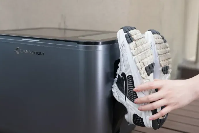 La solución al fregado tedioso de las zapatillas llegó. La solución al fregado tedioso de las zapatillas llegó.