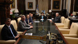 javier Milei recibió a los directivos de Vicuña Corp. para repasar el plan de inversiones en los proyectos de cobre en San Juan. javier Milei recibió a los directivos de Vicuña Corp. para repasar el plan de inversiones en los proyectos de cobre en San Juan.