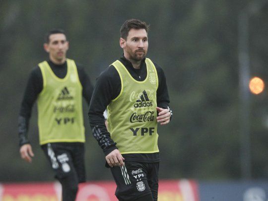 Messi espera su cumpleaños mientras se recupera para el choque de la Selección ante Bolivia.