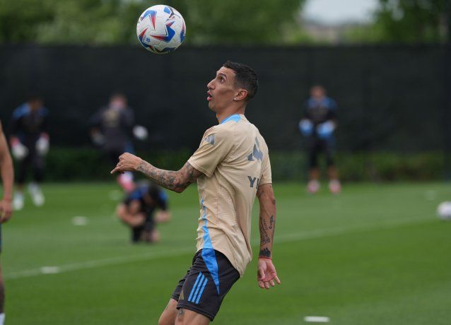 Angel Di María, que en esta Copa América se despide de la Selección Argentina, podría salir del equipo titular para enfrentar mañana a Chile, por la segunda fecha del Grupo A.