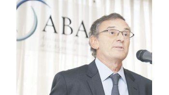 El presidente de la asociación de bancos extranjeros (ABA), Claudio Cesario, durante el agasajo a la prensa que realizó ayer en la sede de la entidad. “La rentabilidad es la más baja entre los países de la región”, comentó.