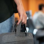 El Gobierno llevó adelante un recorte de casi 60.000 puestos de trabajo públicos en la administración nacional y las empresas estatales. El Gobierno llevó adelante un recorte de casi 60.000 puestos de trabajo públicos en la administración nacional y las empresas estatales.