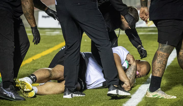 Several medical specialists in New Zealand ask for the prohibition of this sport. Several medical specialists in New Zealand ask for the prohibition of this sport.