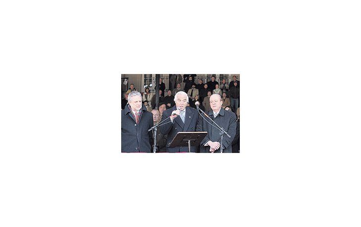 ámbito.com | Frente a la ausencia de funcionarios, los presidentes de CRA, Mario Llambías, y de Coninagro,Fernando Gioino, acompañaron a Luciano Miguens en la inauguración oficial de Palermo 07.