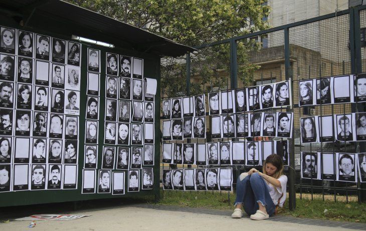 Los decretos se refieren a los planteos hechos contra  decisiones de la Comisión Asesora para la Calificación Ideológica  Extremista (CACIE), órgano que se encargaba de listar a los  comunistas, y de la Secretaría de Informaciones del Estado.
