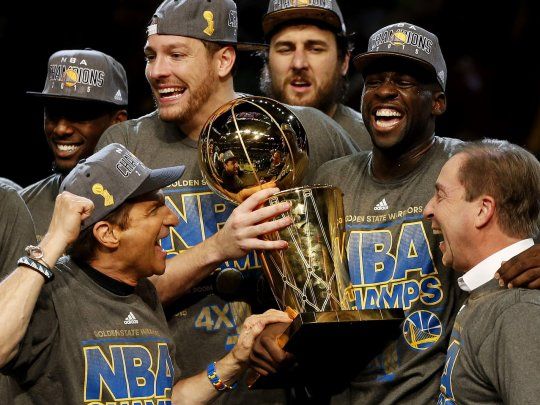 La NBA multa&nbsp;Draymond Green con 50.000 dólares por pedir la salida de Devin Booker de Phoenix Suns.