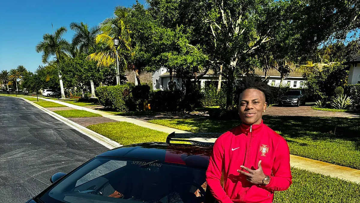 An American streamer bought a Lamborghini and painted it with the image of Cristiano Ronaldo
