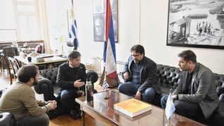 Axel Kicillof se reunió con el intendente de Montevideo, Mauricio Zunino.