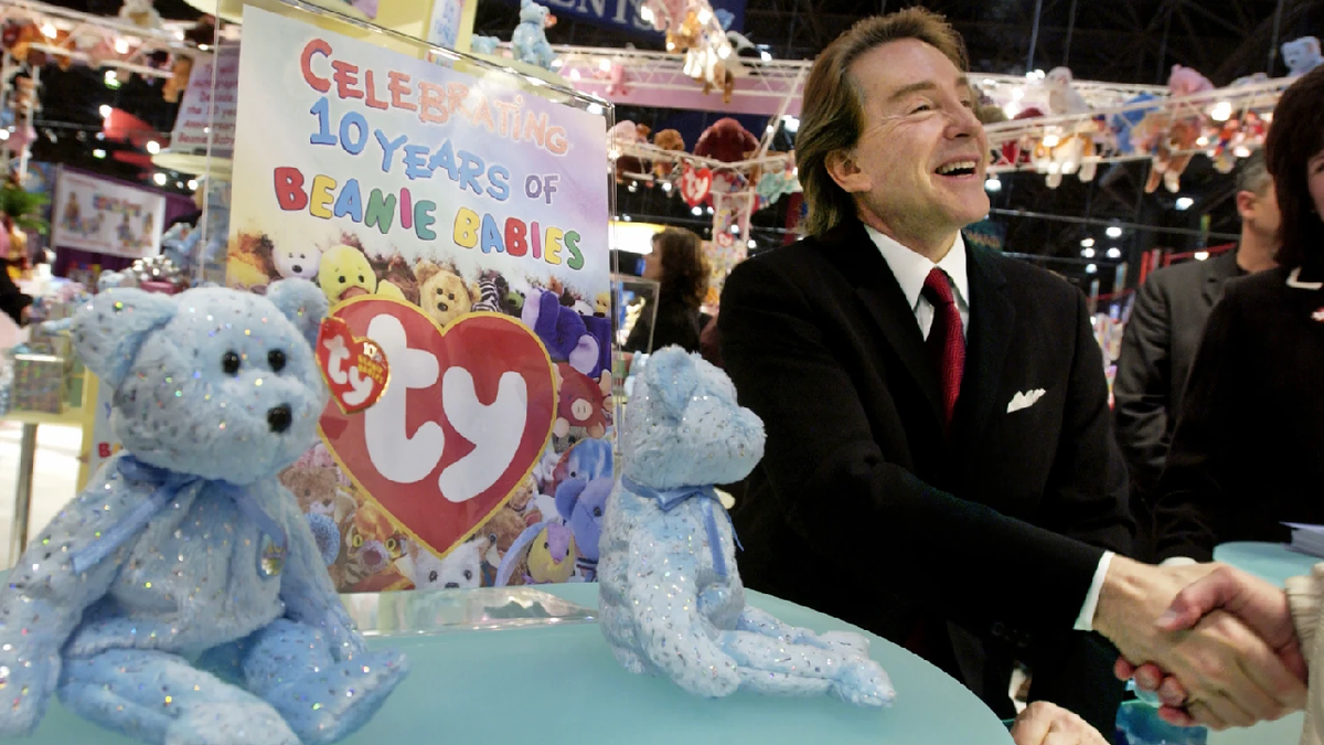 The billionaire who managed to build an empire thanks to a teddy bear: who is Ty Warner
