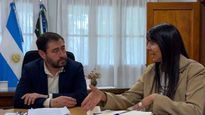 Marcelo Román, junto a la diputada Lorena Villaverde, referente libertaria en Río Negro.