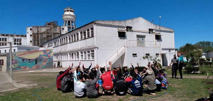 Taller de la Red Creer en la Unidad 1 de Olmos.