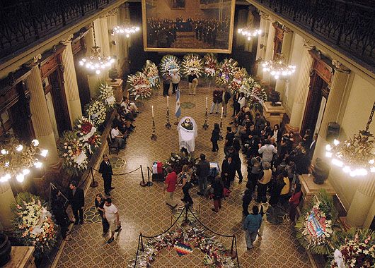 Vista del salón de pasos perdidos del Congreso Nacional, durante del velatorio de la cantante.