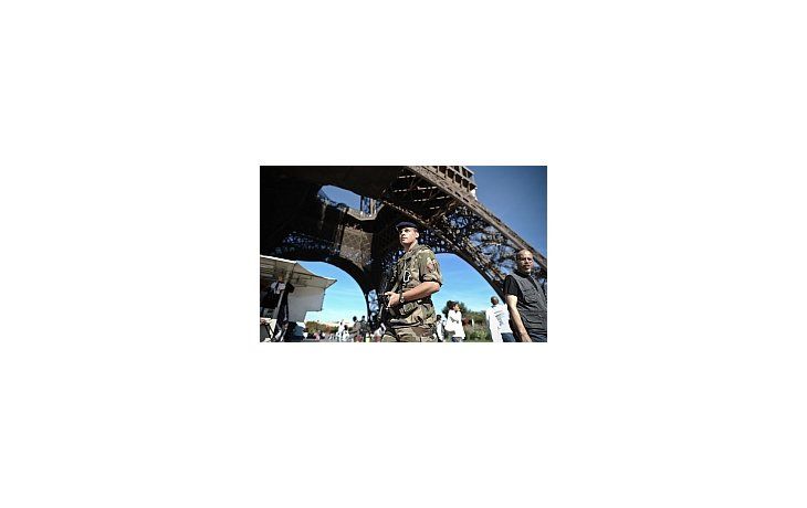 Desde el ejecutivo galo creen que las amenaza de bomba en la torre Eiffel, la semana pasada, fue una advertencia.