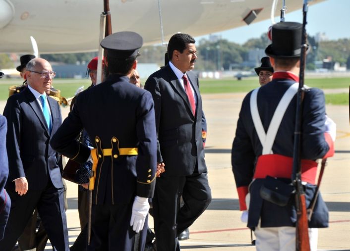 Argentina y Venezuela acordaron profundizar acuerdo de gas por alimentos (foto 1)