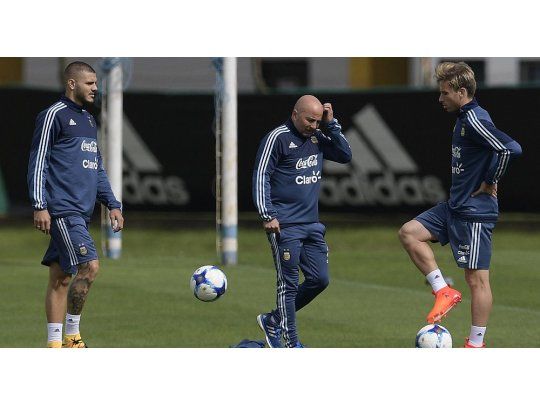 Sampaoli sigue probando esquemas y jugadores, aunque todo hace indicar que no variará su propuesta ofensiva.