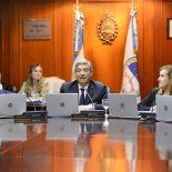 La reunión se había iniciado momentos antes encabezada por los consejeros Alberto Lugones (de Reglamentación) y María Fernanda Vázquez (de Selección). La reunión se había iniciado momentos antes encabezada por los consejeros Alberto Lugones (de Reglamentación) y María Fernanda Vázquez (de Selección).